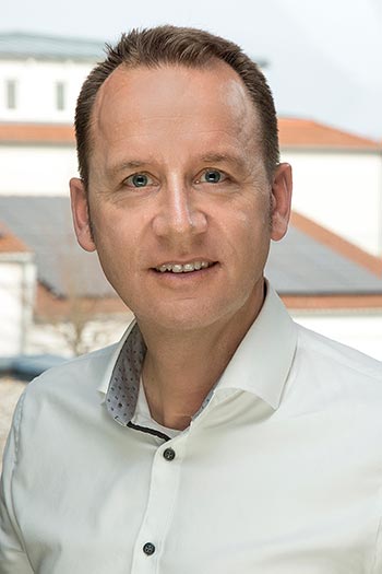 Roland Tilch - hier im weißen Hemd - ist Anwalt für Reiserecht in Nürnberg, Fürth und Erlangen.